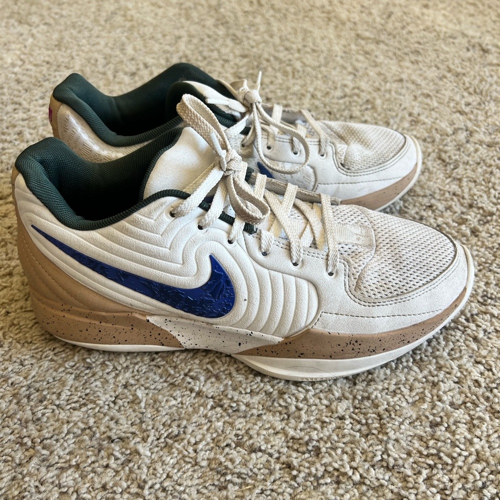 Men’s Nike Shoes size 9